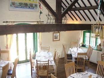 Отель New Farm Restaurant South Petherton Экстерьер фото